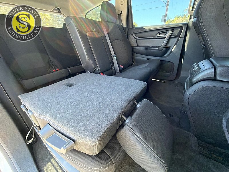 Used 2017 Chevrolet Traverse LT FWD image 21