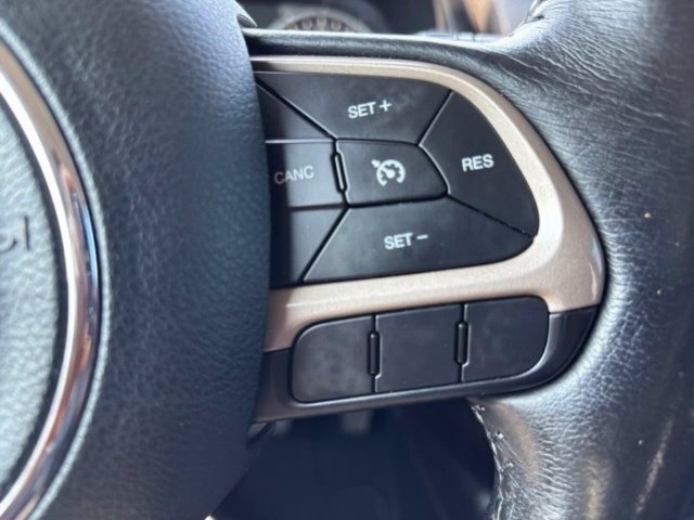 Used 2016 Jeep Renegade Latitude FWD image 19