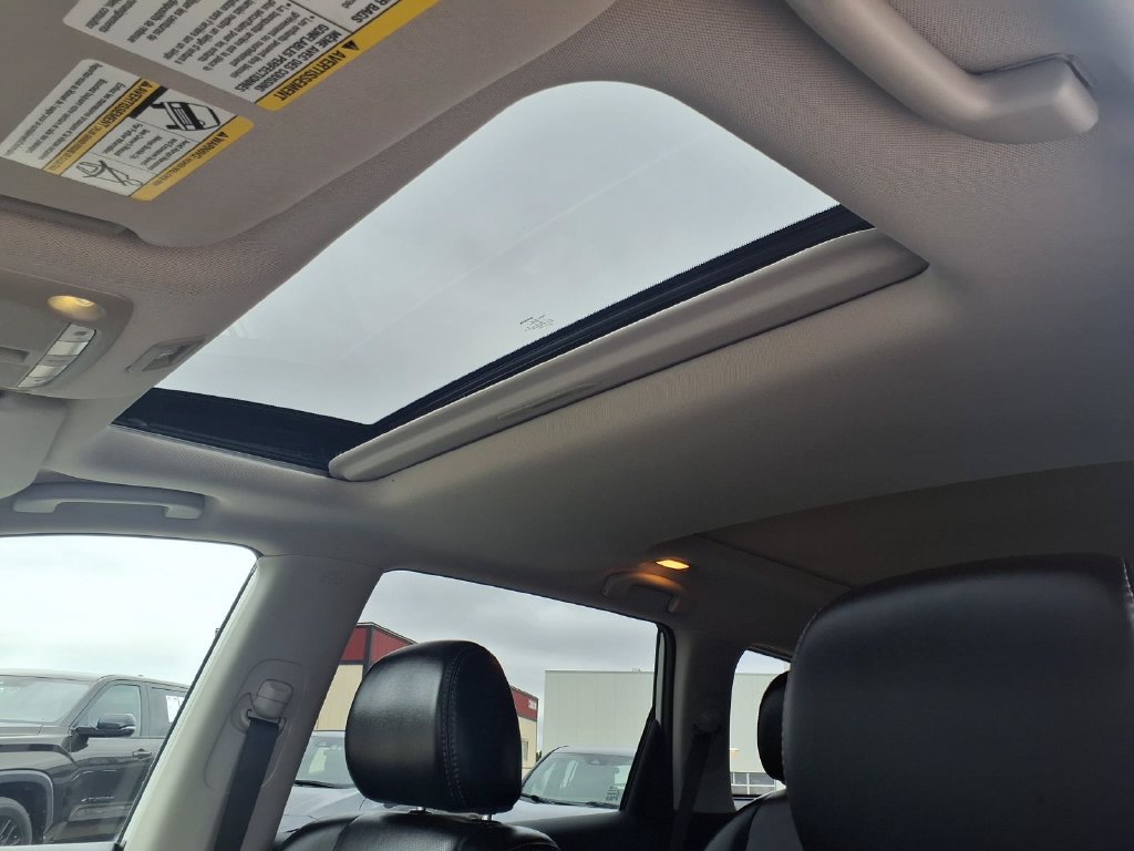 Used 2018 Nissan Pathfinder Platinum w/ Cargo Package FWD image 15