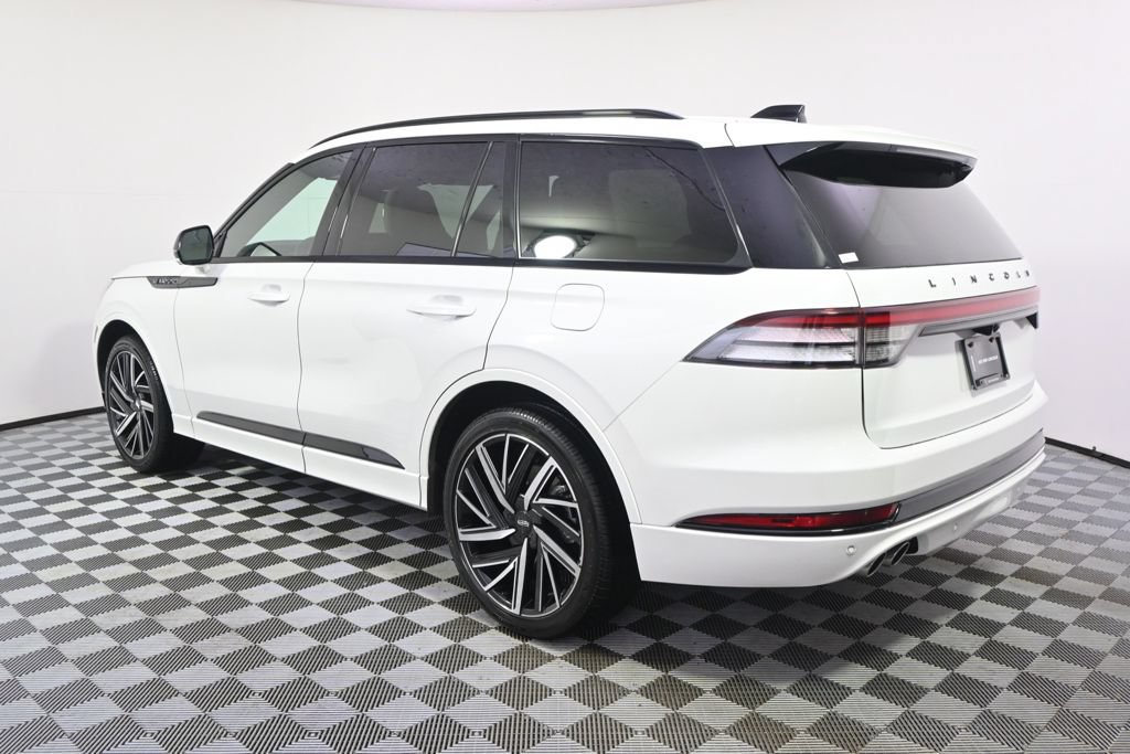 New 2026 Lincoln Aviator Black Label w/ Jet Appearance Package AWD/4WD image 3