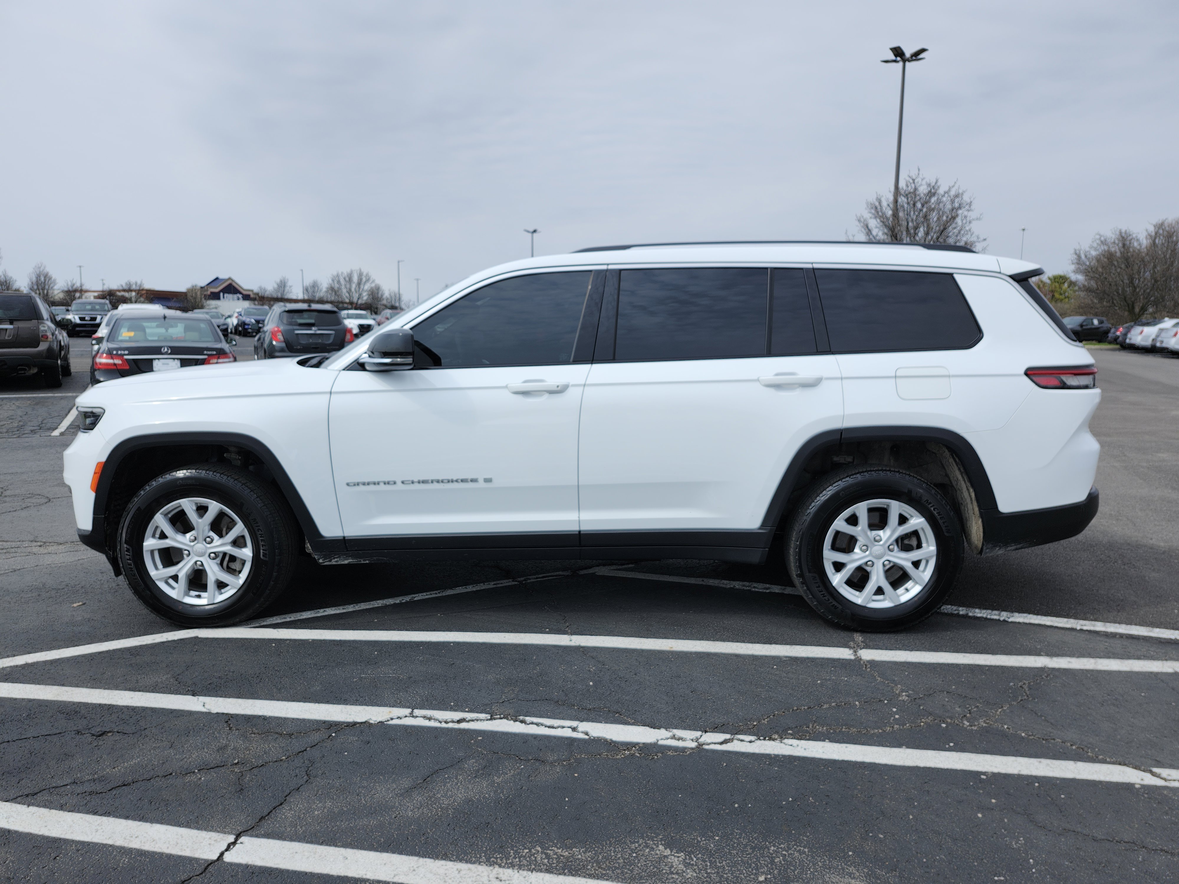 Used 2023 Jeep Grand Cherokee L Limited image 16
