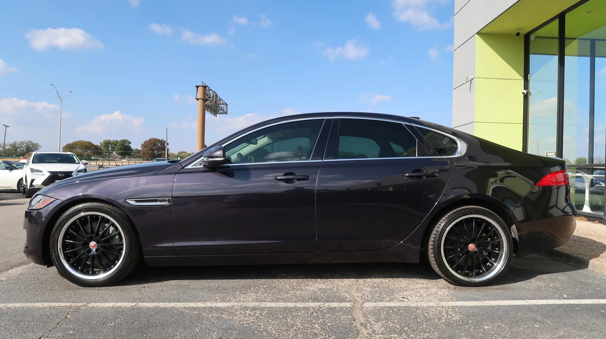 Used 2017 Jaguar XF Prestige RWD image 7