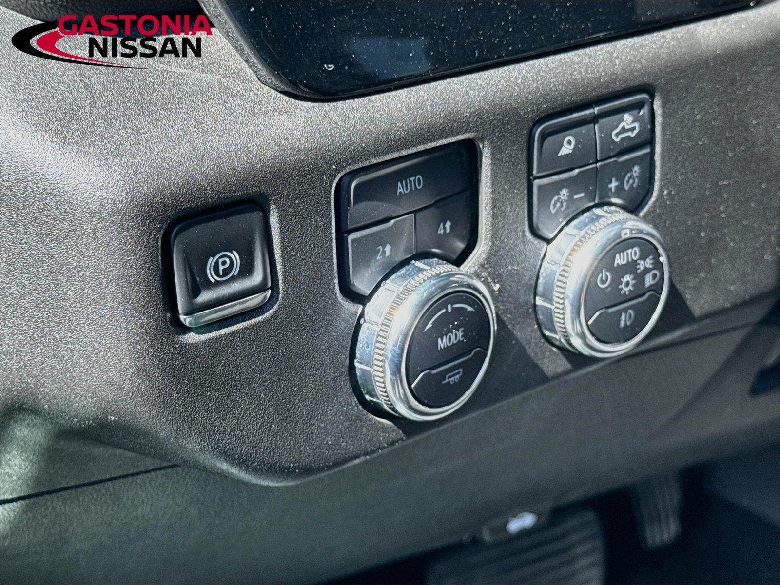 Used 2025 GMC Sierra 1500 SLT AWD/4WD image 13