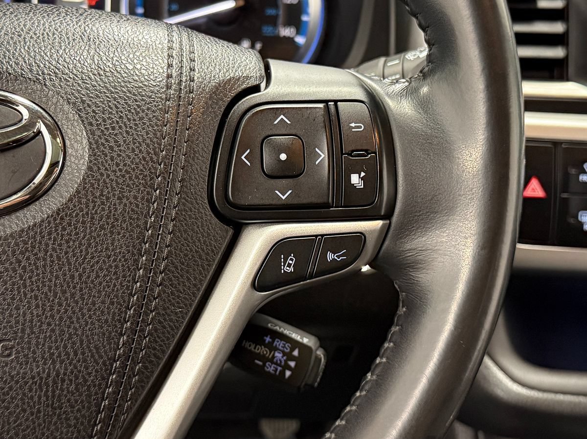 Used 2017 Toyota Highlander SE AWD/4WD image 18
