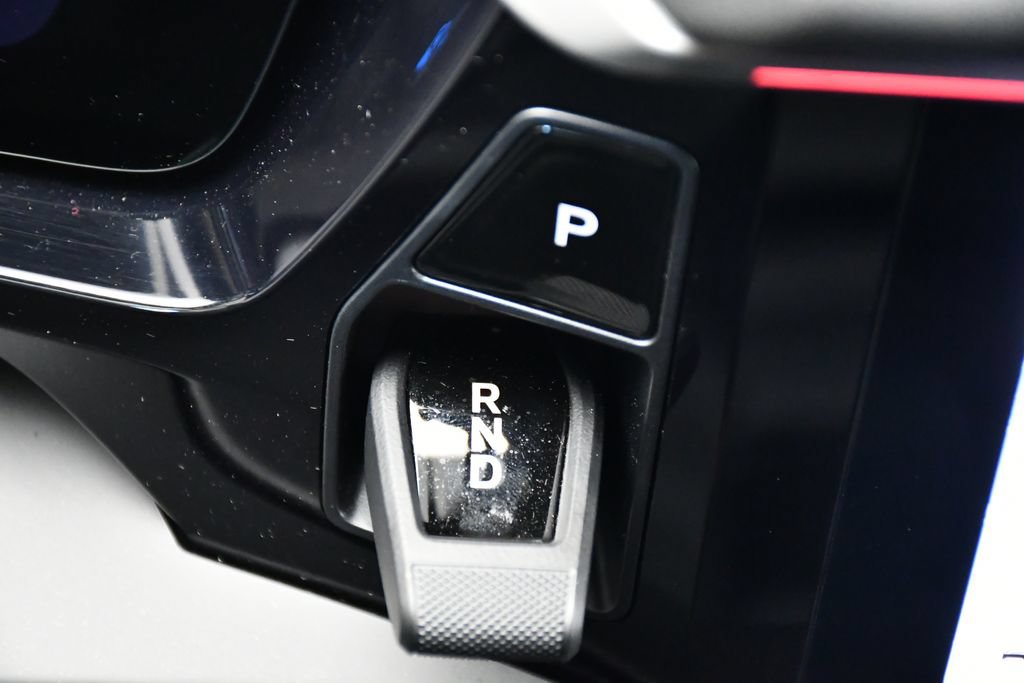 Certified 2025 Porsche Macan 4S Electric AWD/4WD image 31