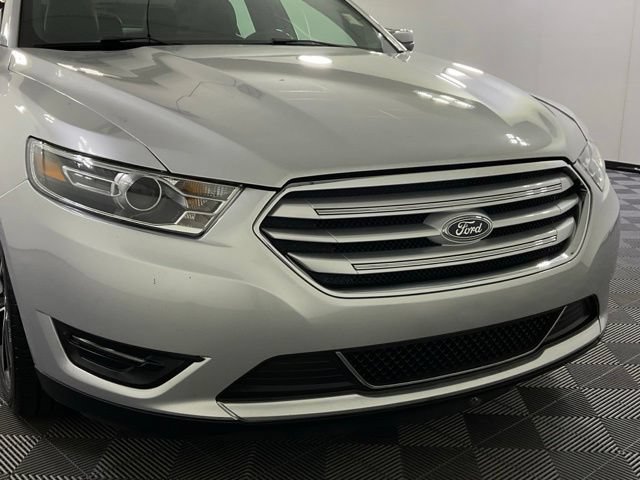 Used 2017 Ford Taurus Limited AWD/4WD image 8