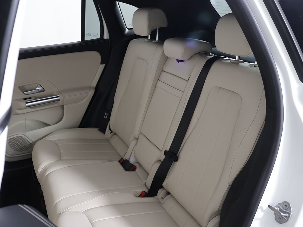 Used 2023 Mercedes-Benz GLA 250 4MATIC w/ Premium Package image 27