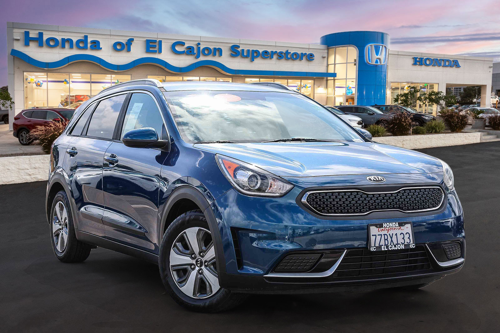 Used 2017 Kia Niro LX image 1