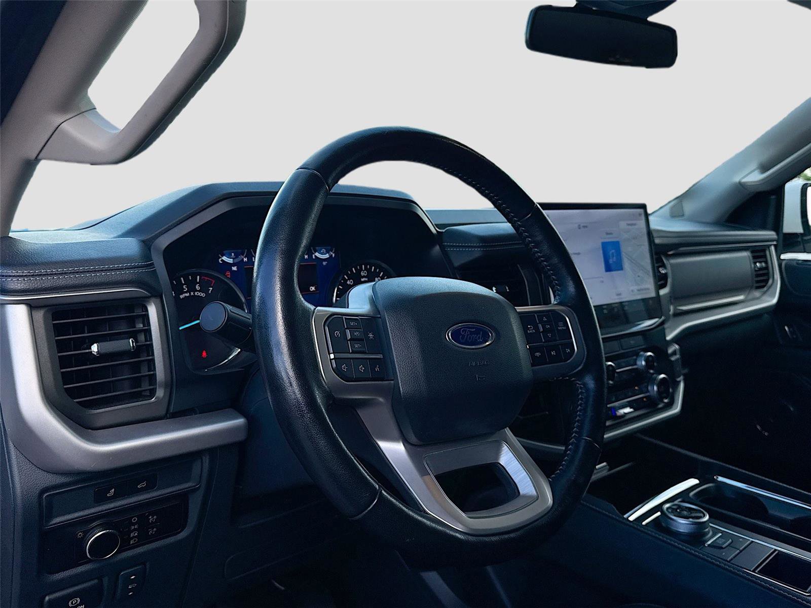 Used 2023 Ford Expedition Max XLT image 9