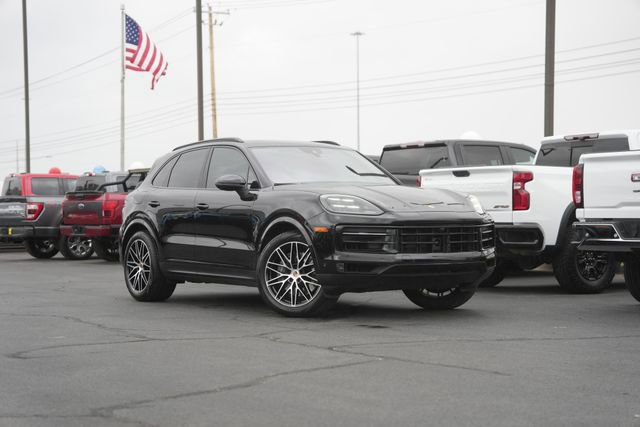 Used 2025 Porsche Cayenne Base image 2