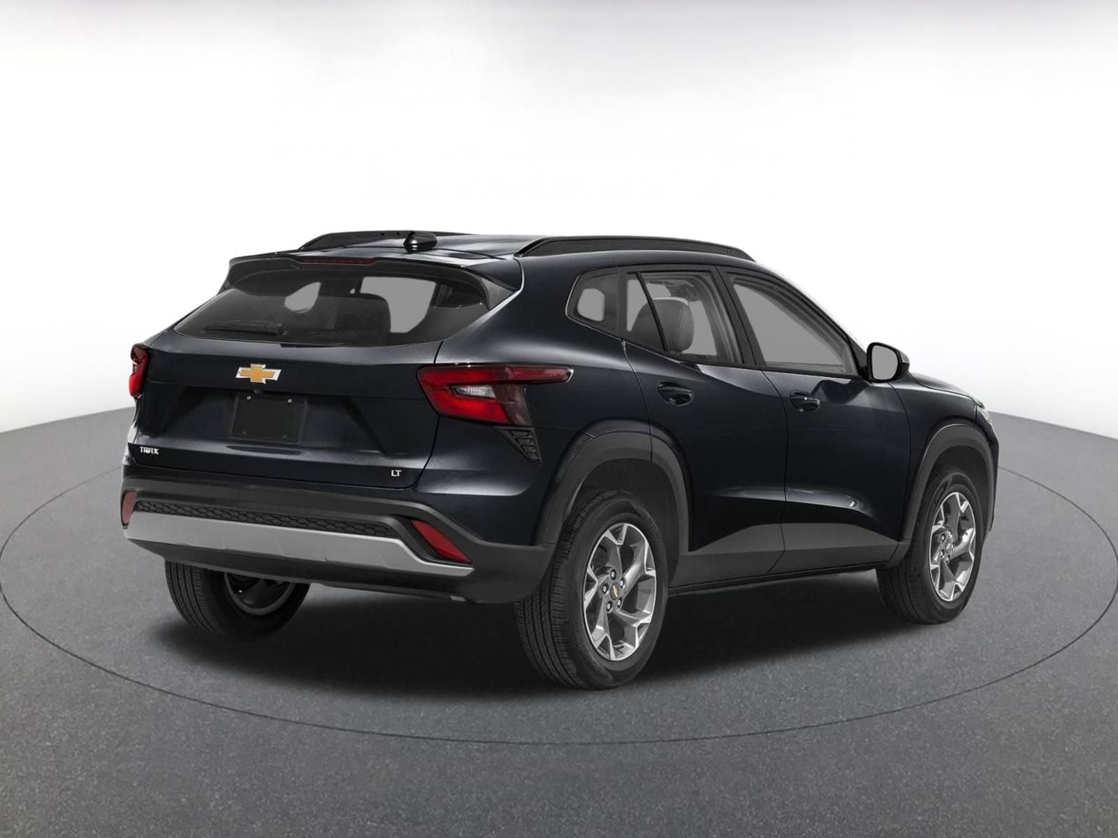 Used 2025 Chevrolet Trax LT FWD image 2