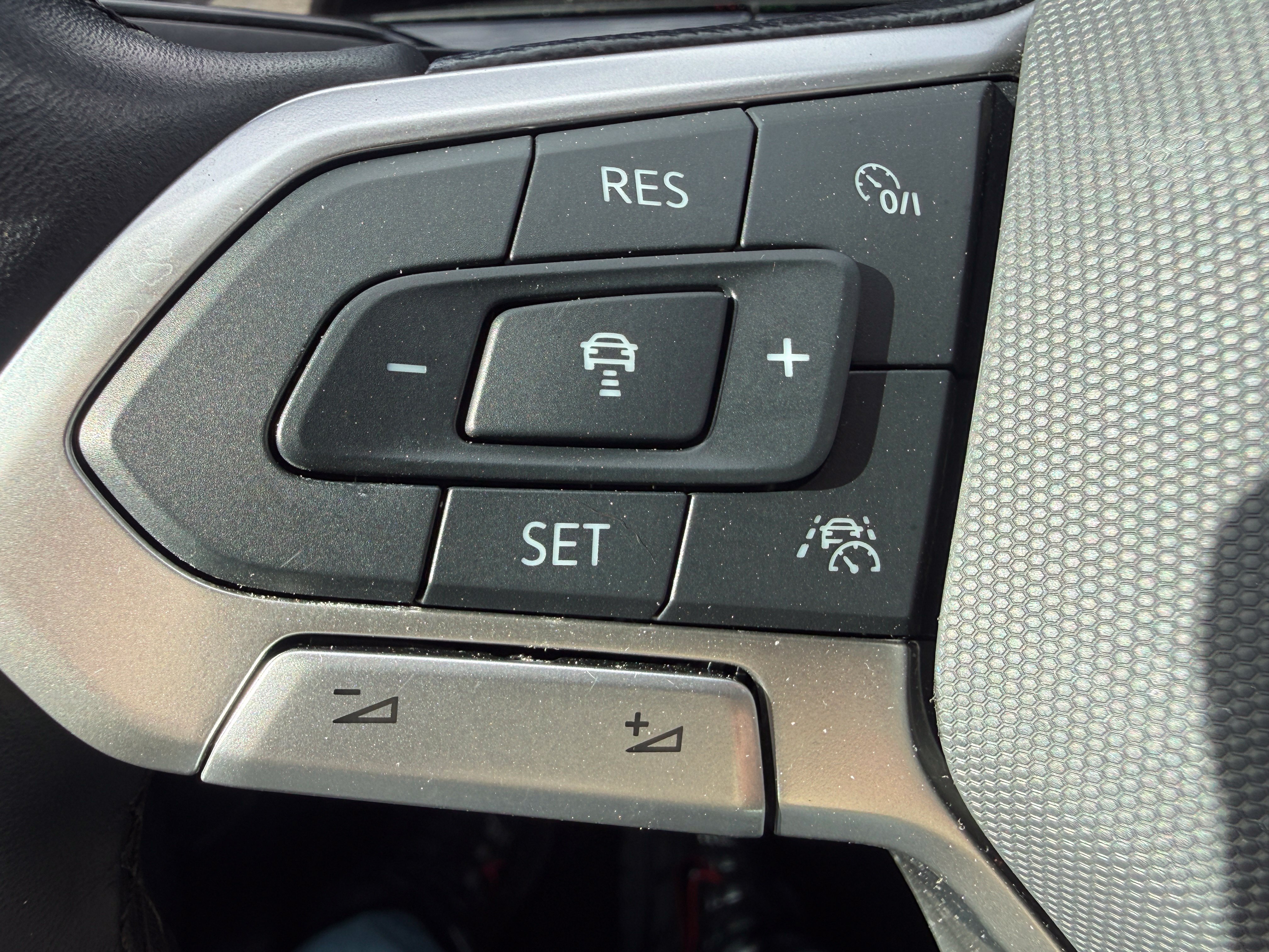 Used 2024 Volkswagen Atlas SEL Premium R-Line AWD/4WD image 13