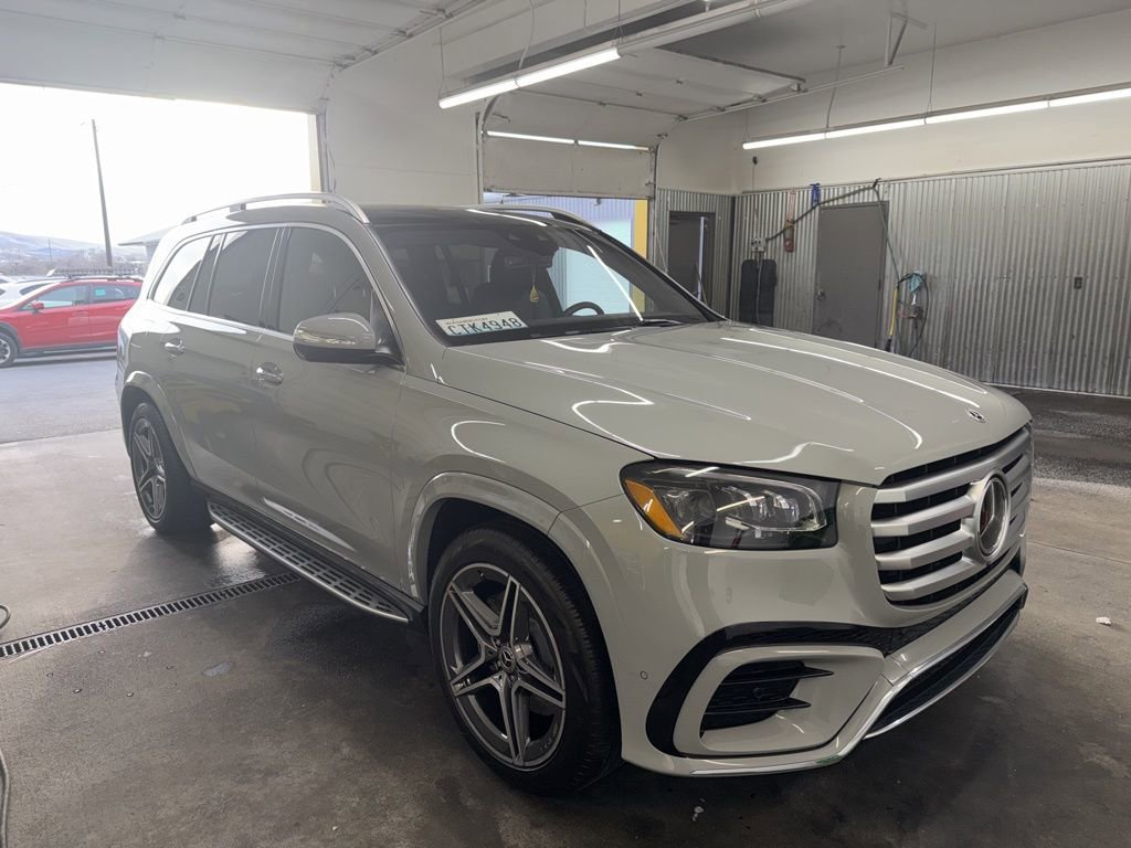 Used 2025 Mercedes-Benz GLS 450 4MATIC image 2