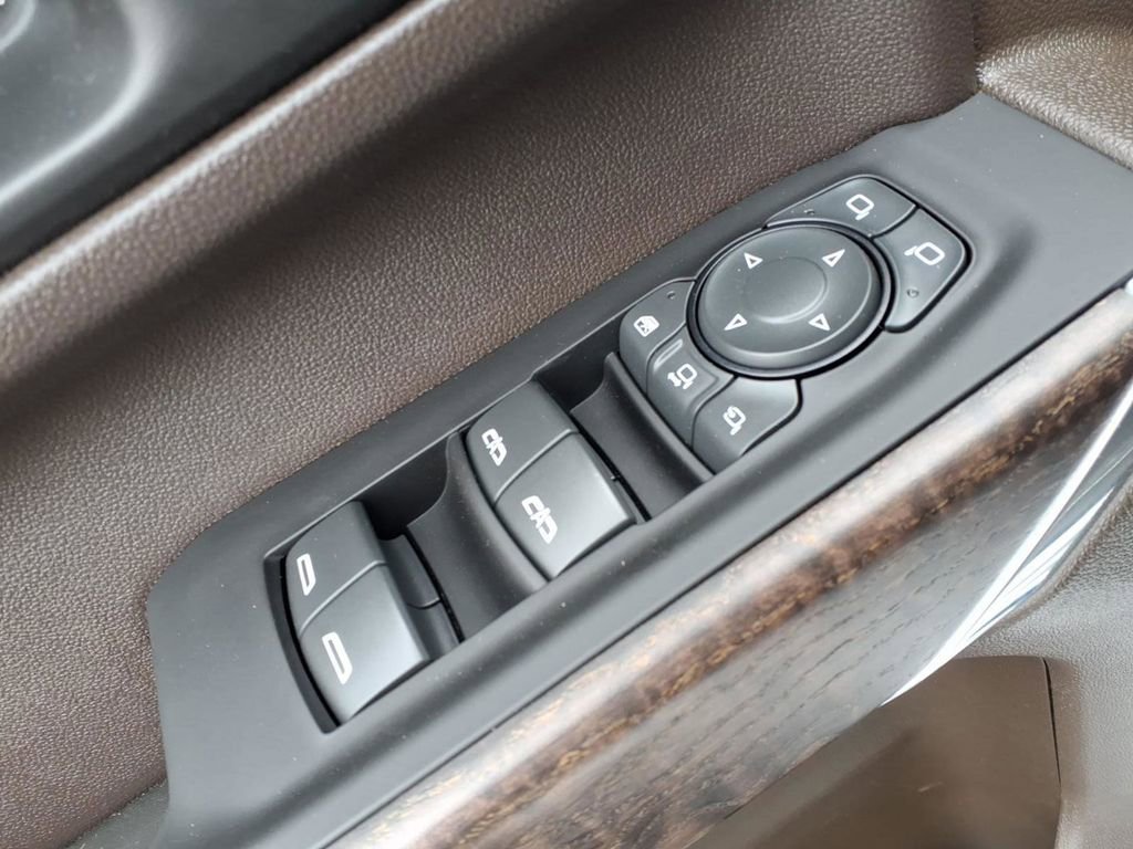 Used 2022 GMC Sierra 3500 Denali w/ Technology Package image 9