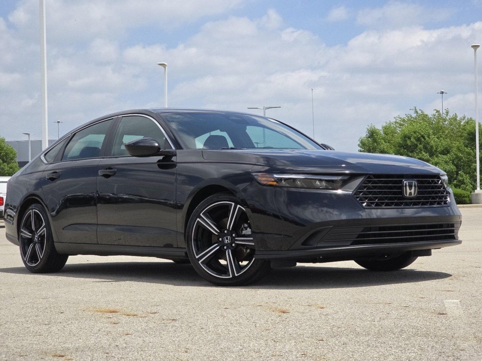 Used 2024 Honda Accord Sport image 2
