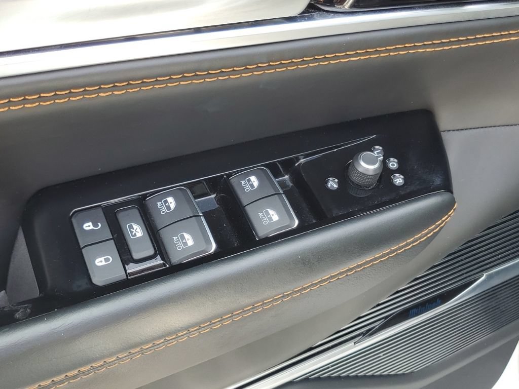 Used 2024 Jeep Grand Wagoneer L Series III AWD/4WD image 10