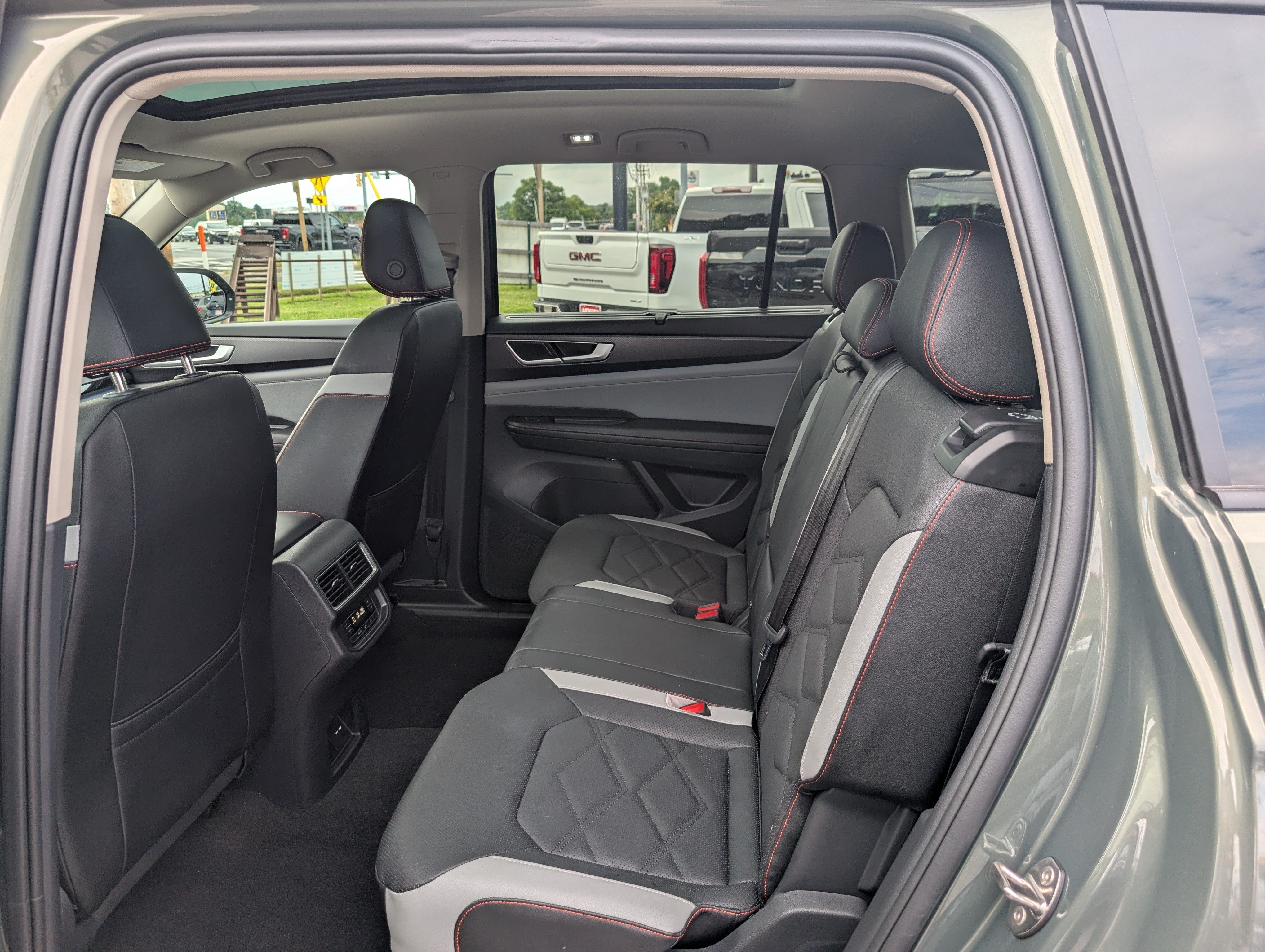Used 2026 Volkswagen Atlas Peak Edition AWD/4WD image 17