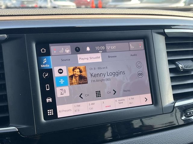 Used 2023 Chrysler Voyager LX image 28