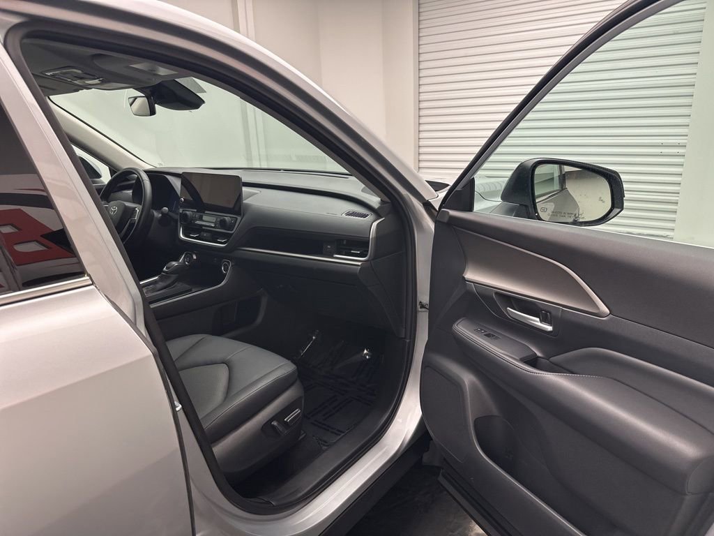 Used 2024 Toyota Grand Highlander XLE image 7