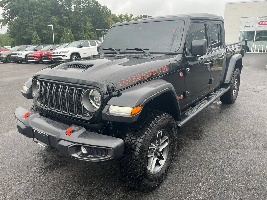 Used 2025 Jeep Gladiator Mojave w/ Convenience Group AWD/4WD image 8