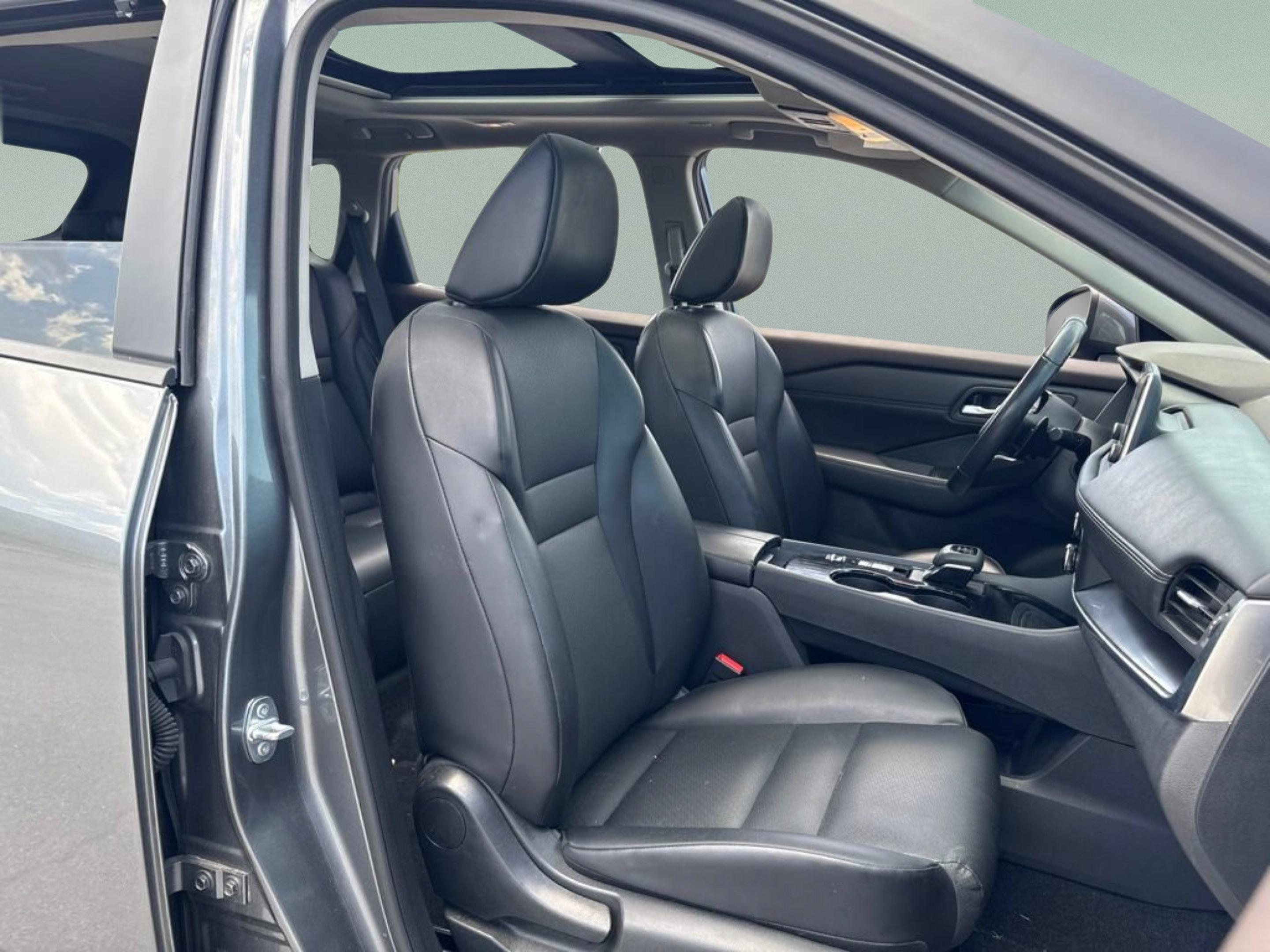 Used 2023 Nissan Rogue SV w/ SV Premium B Package FWD image 26