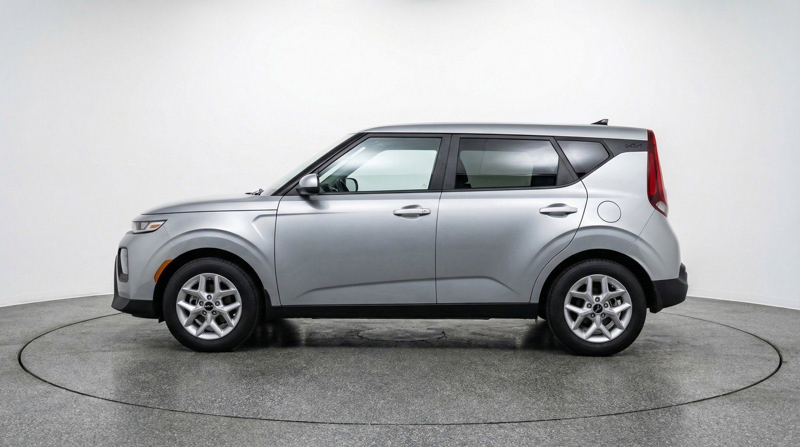 Used 2025 Kia Soul LX w/ LX Technology Package FWD image 5