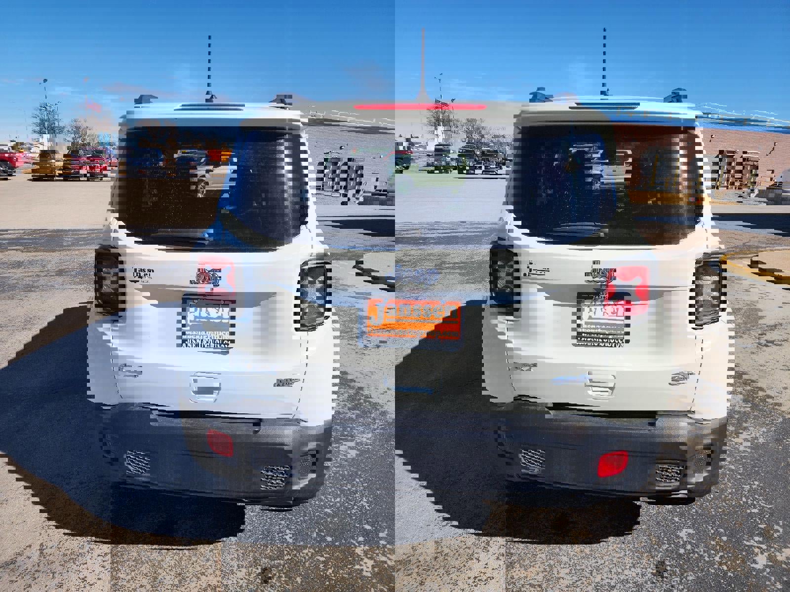 Used 2020 Jeep Renegade Latitude w/ Cold Weather Group image 5