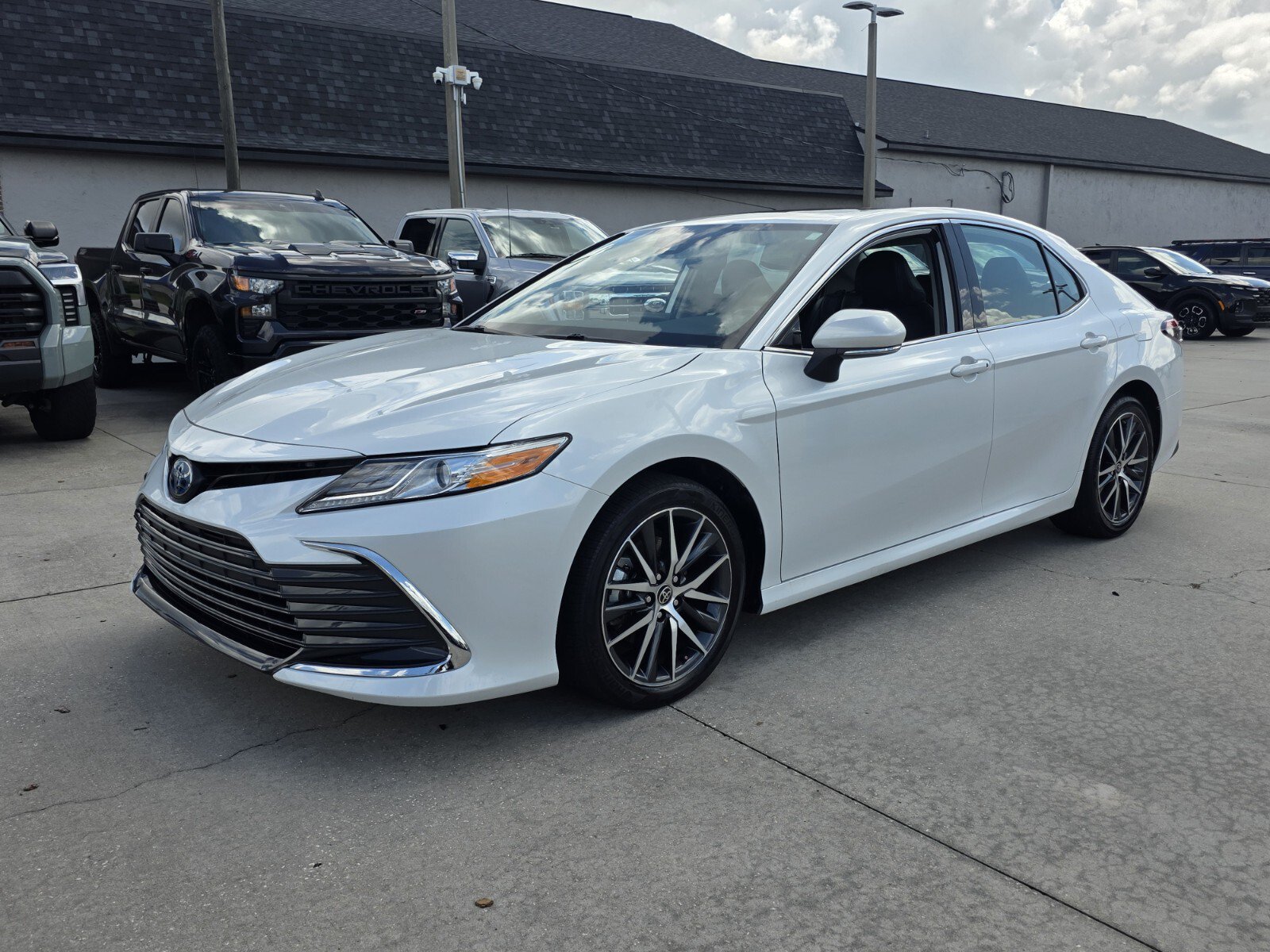Certified 2022 Toyota Camry XLE w/ Navigation Upgrade Package FWD image 2