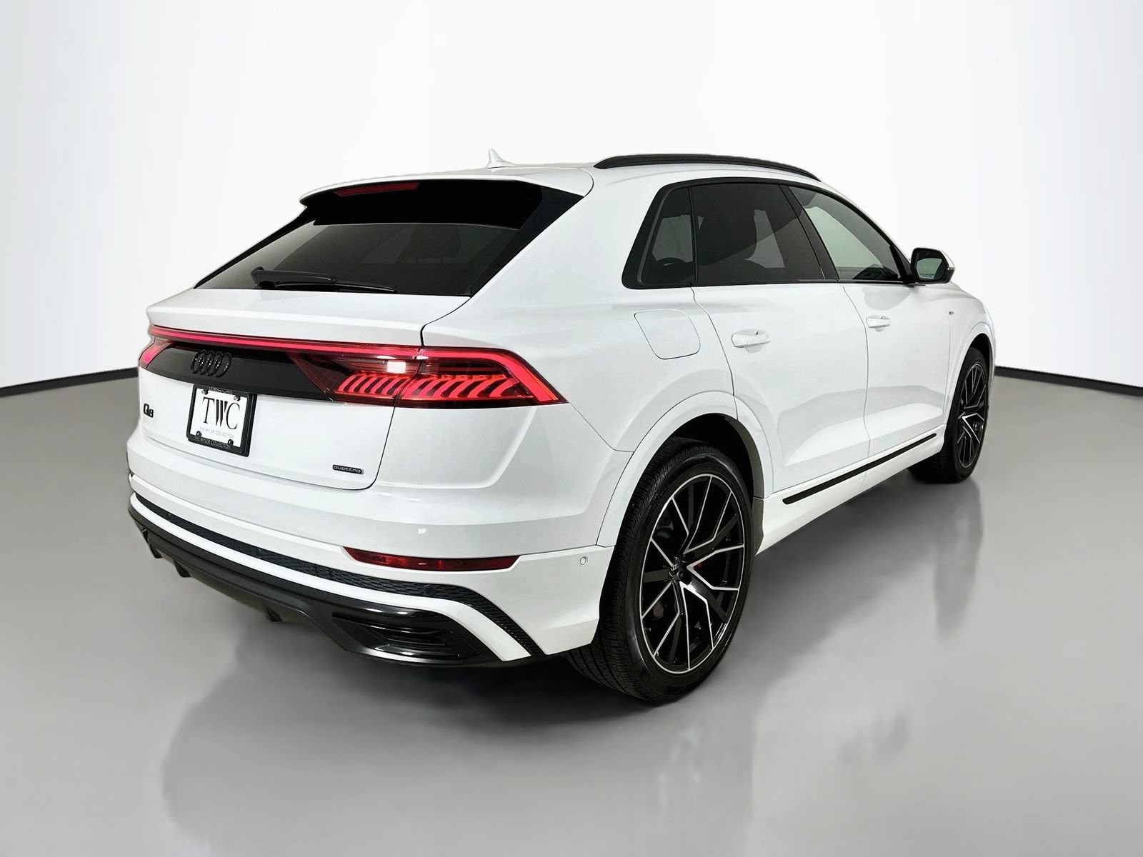 Used 2023 Audi Q8 Prestige w/ Prestige Package AWD/4WD image 5