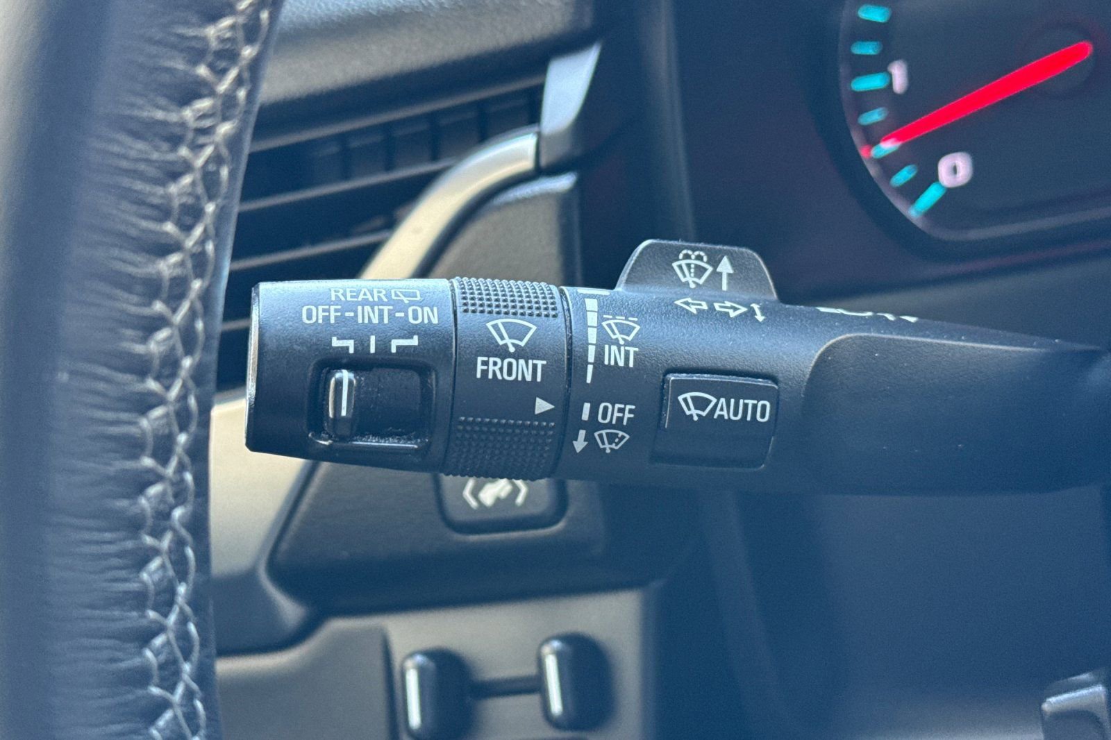 Used 2018 Chevrolet Suburban LT w/ Luxury Package RWD image 39