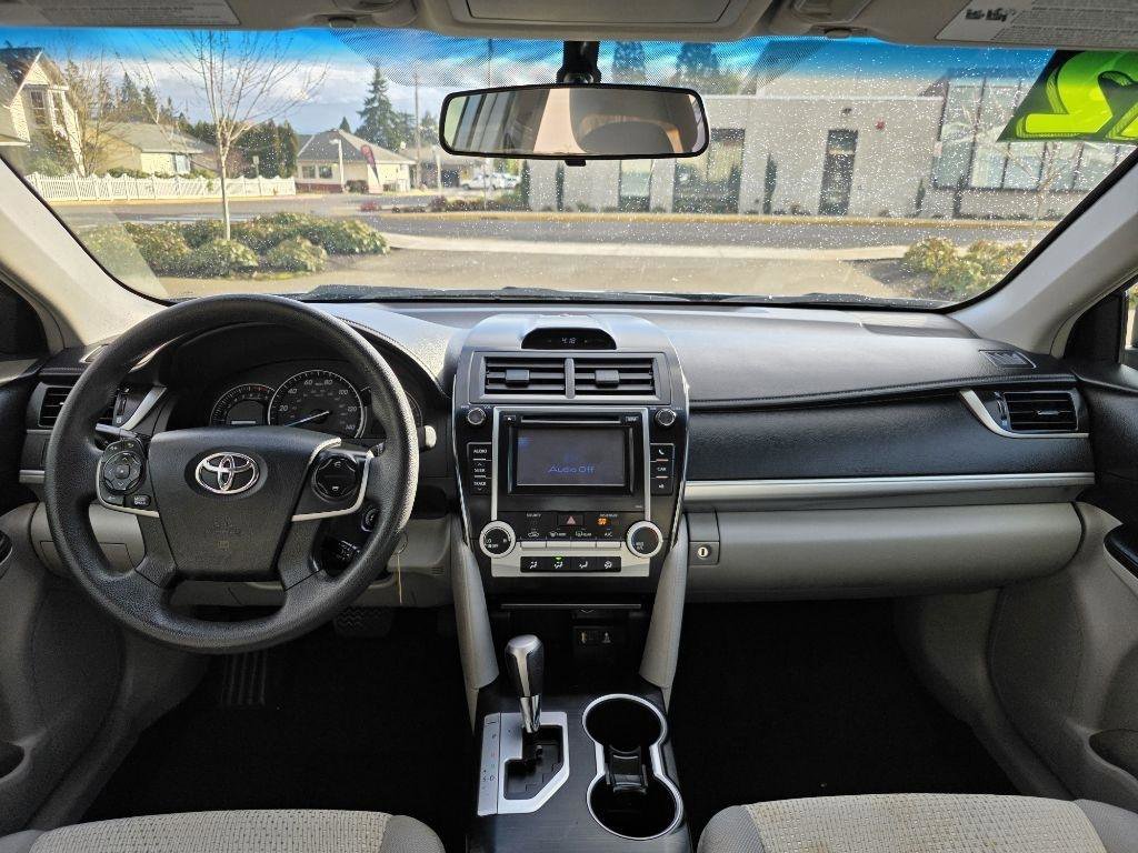 Used 2012 Toyota Camry LE image 10