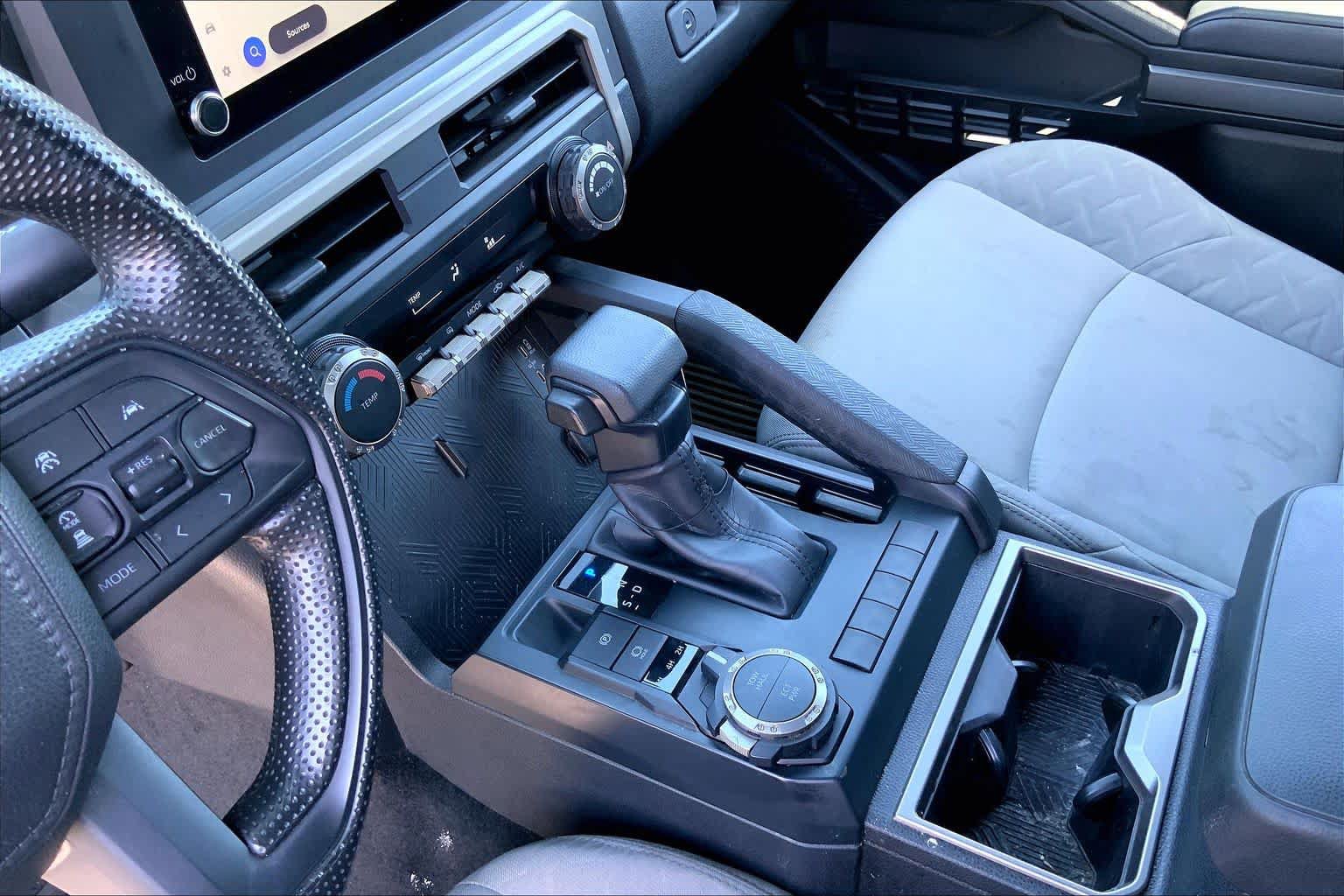 Used 2025 Toyota Tacoma SR5 AWD/4WD image 15