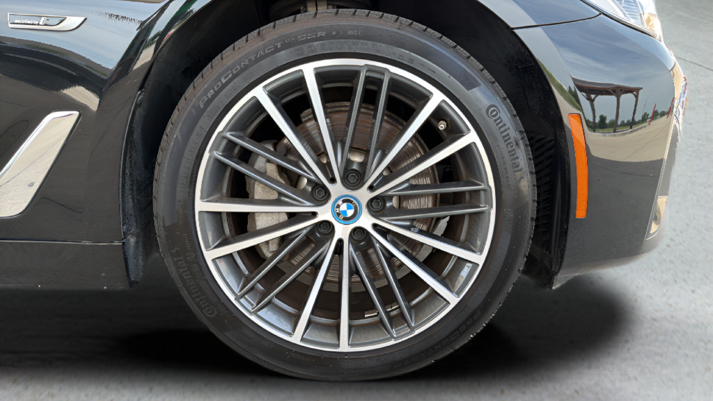 Used 2023 BMW 530e xDrive AWD/4WD image 24