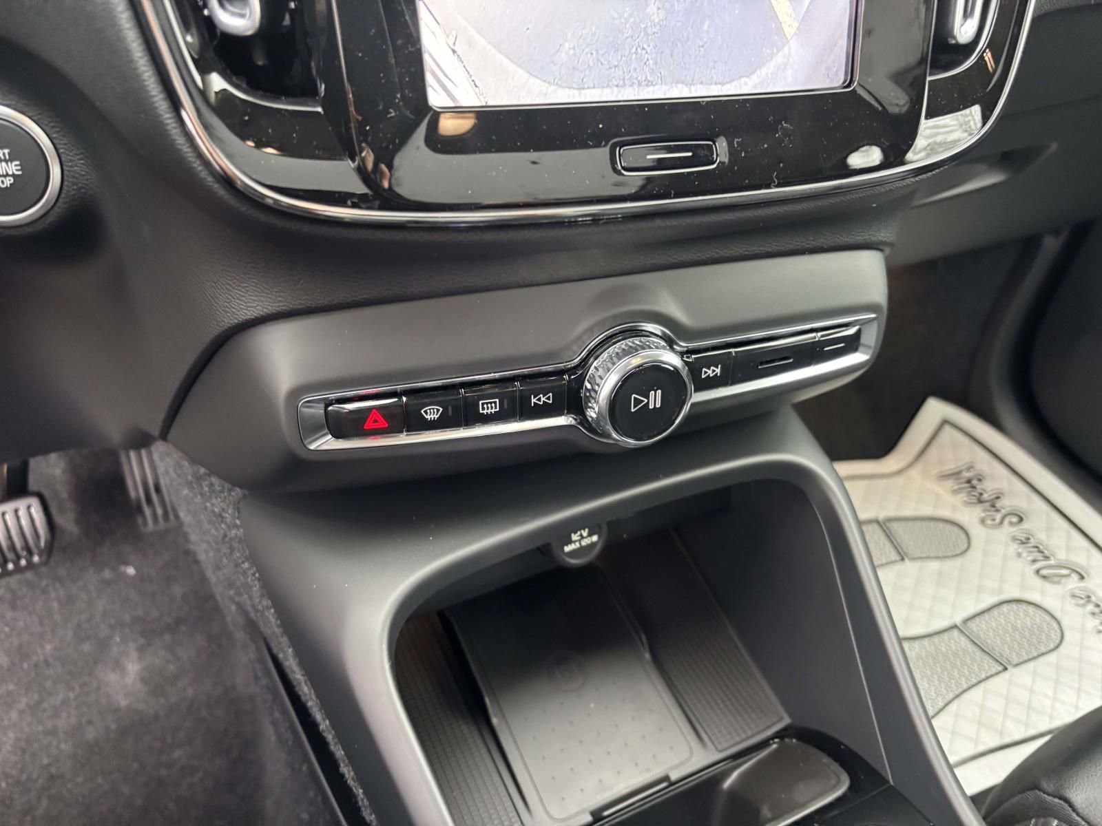 New 2026 Volvo XC40 B5 Plus w/ Protection Package Premier AWD/4WD image 21