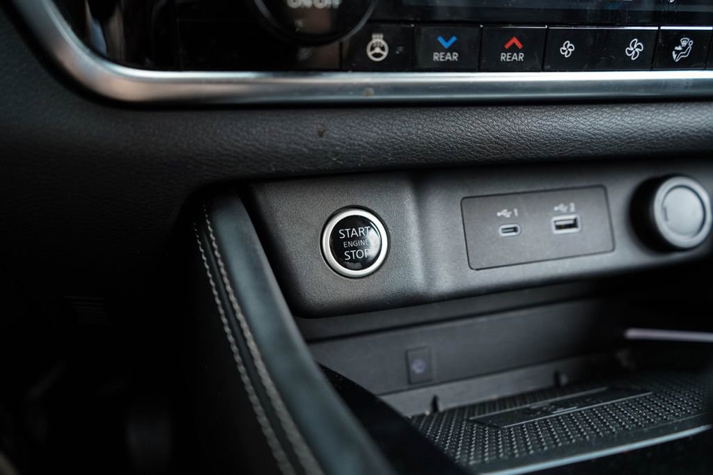 Used 2021 Nissan Rogue Platinum FWD image 9