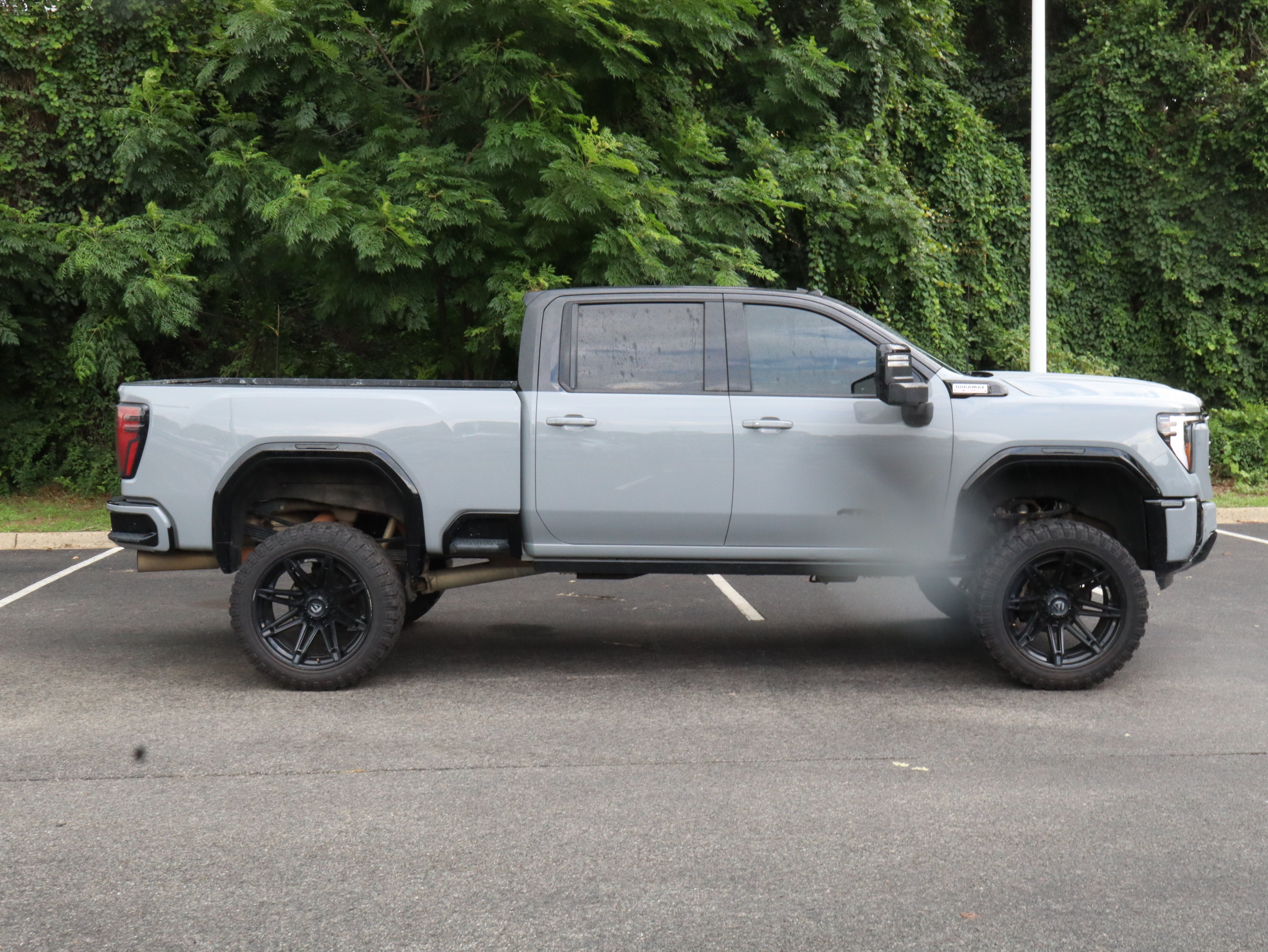 Used 2024 GMC Sierra 3500 AT4 w/ AT4 Premium Plus Package AWD/4WD image 10
