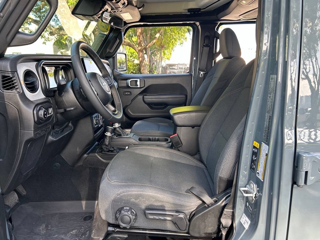 Certified 2025 Jeep Gladiator Sport AWD/4WD image 16