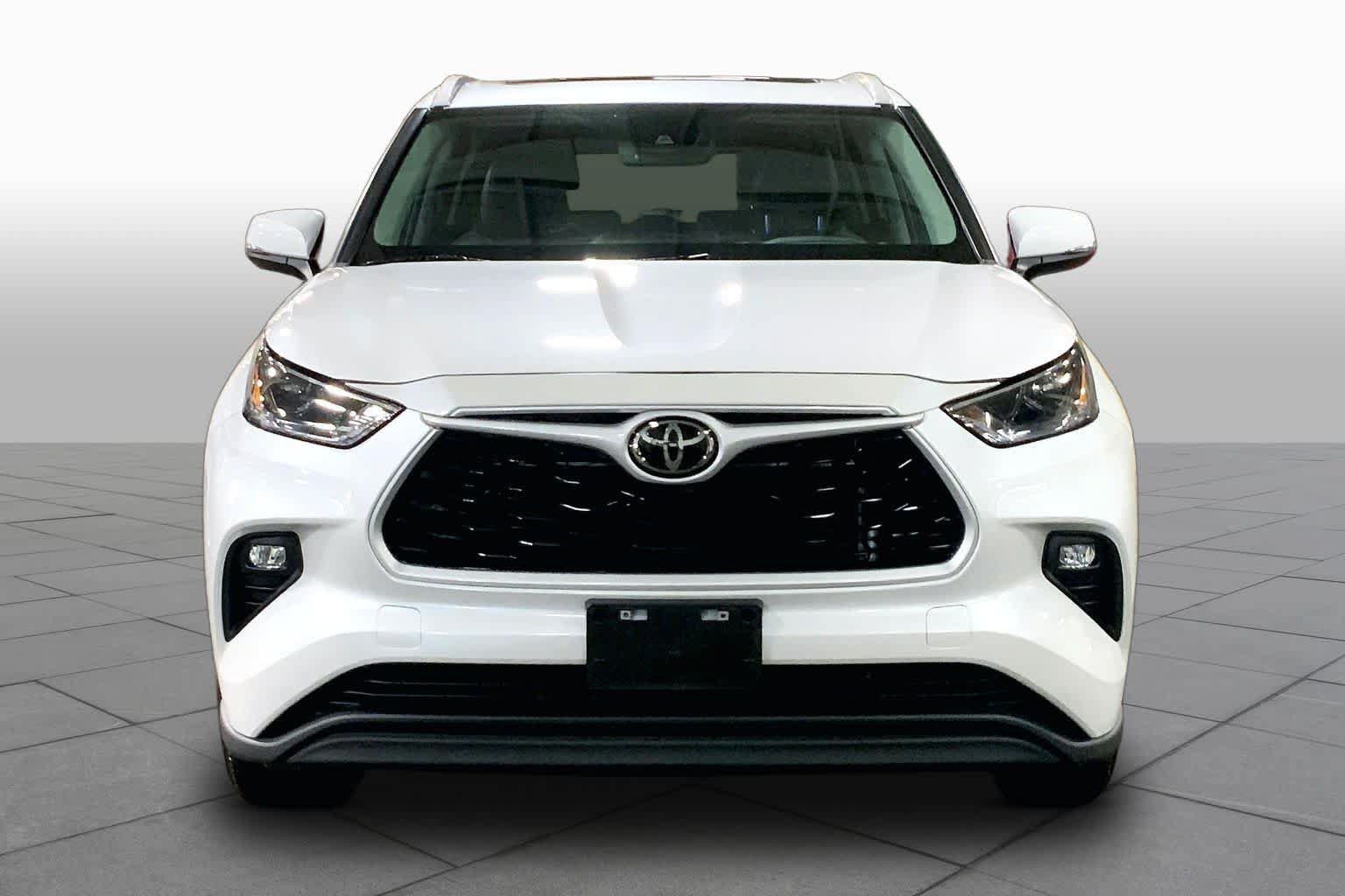 Used 2023 Toyota Highlander XLE AWD/4WD image 4