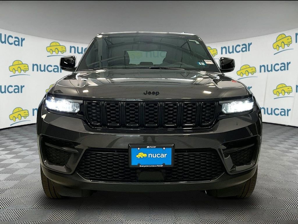 Used 2023 Jeep Grand Cherokee Altitude image 2