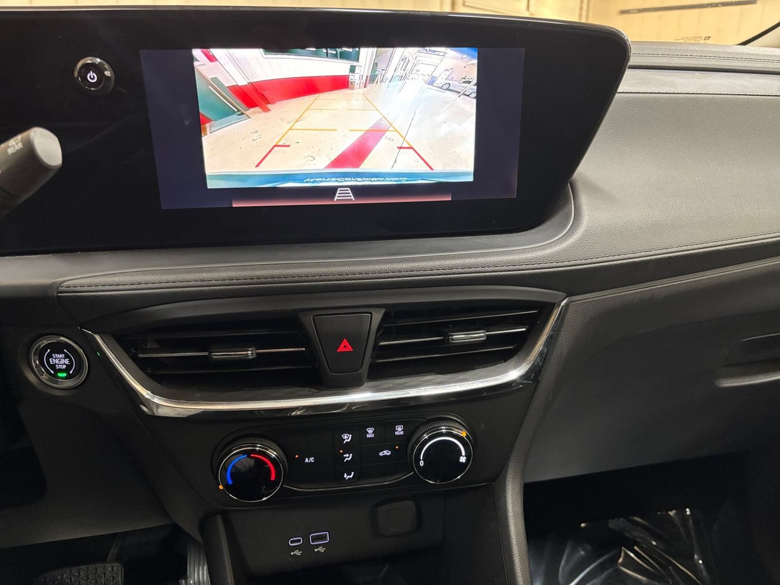 Used 2025 Buick Encore GX Preferred FWD image 17