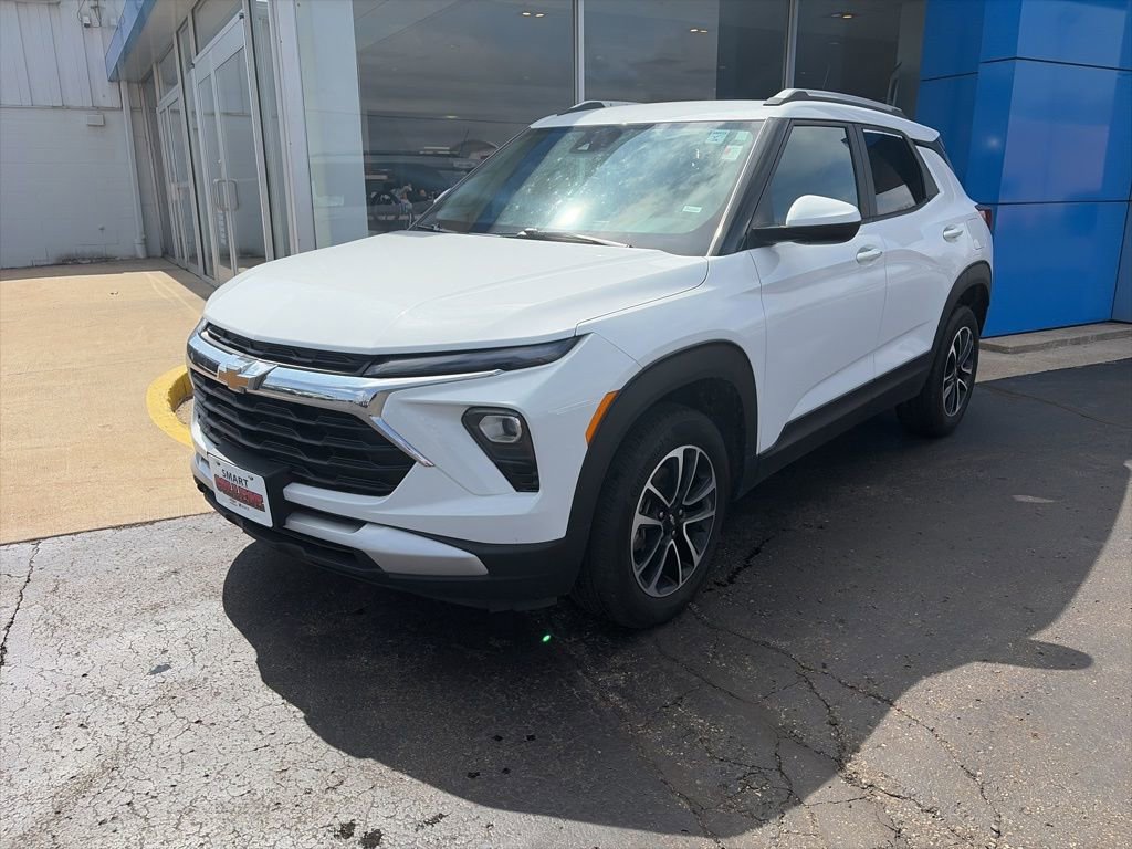 Used 2025 Chevrolet TrailBlazer LT image 3