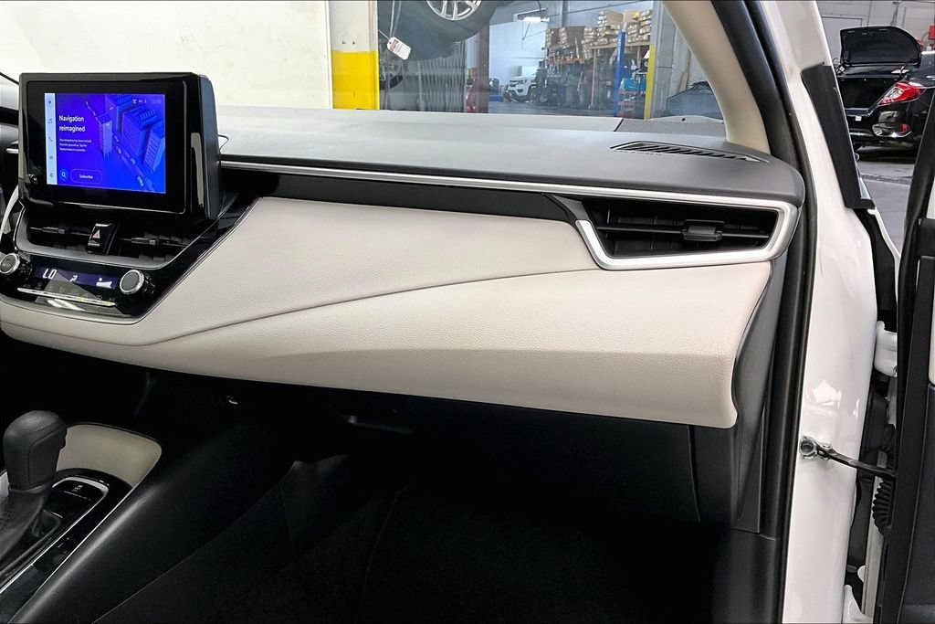 Used 2025 Toyota Corolla LE FWD image 15