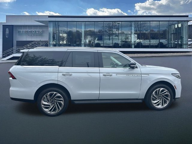 New 2026 Lincoln Navigator Premiere AWD/4WD image 9