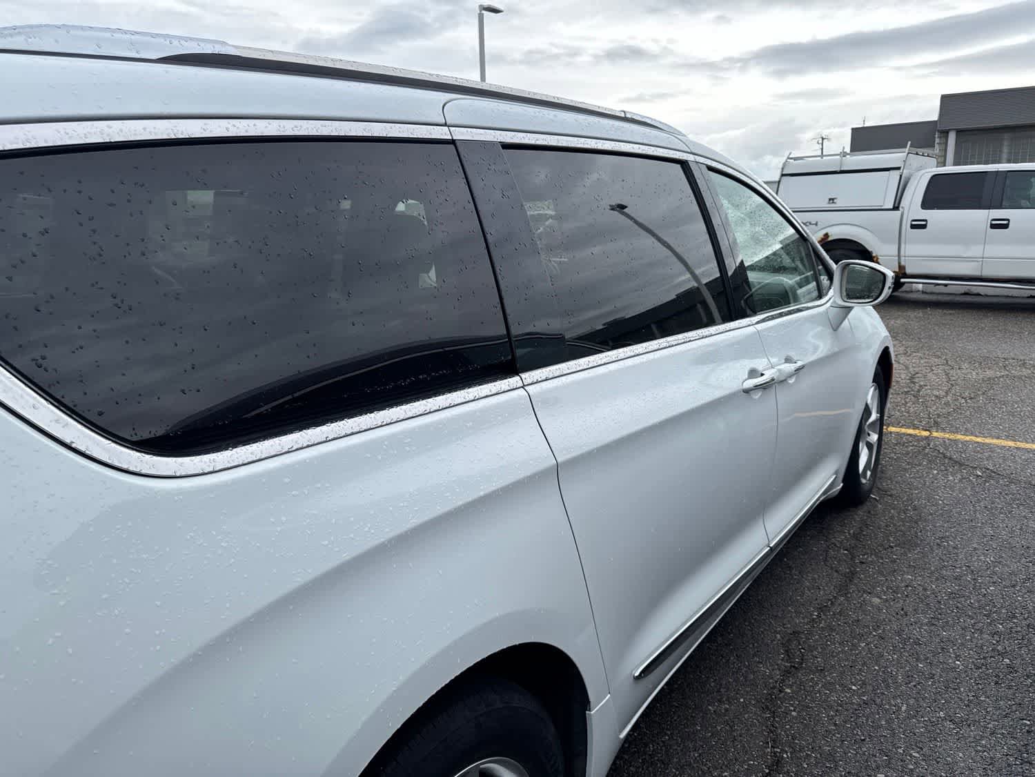 Used 2020 Chrysler Pacifica Limited FWD image 27
