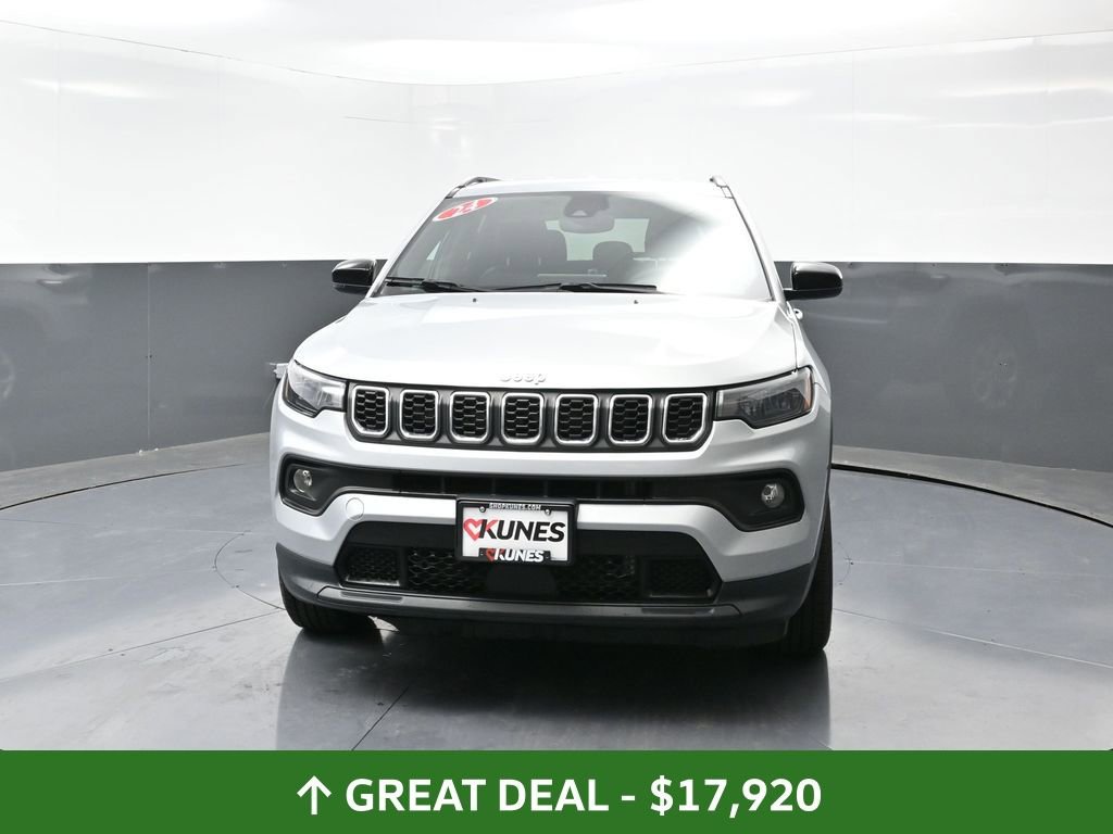 Used 2024 Jeep Compass Latitude image 8