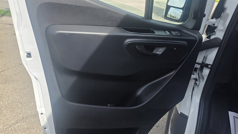 Used 2025 Mercedes-Benz Sprinter 2500 image 19