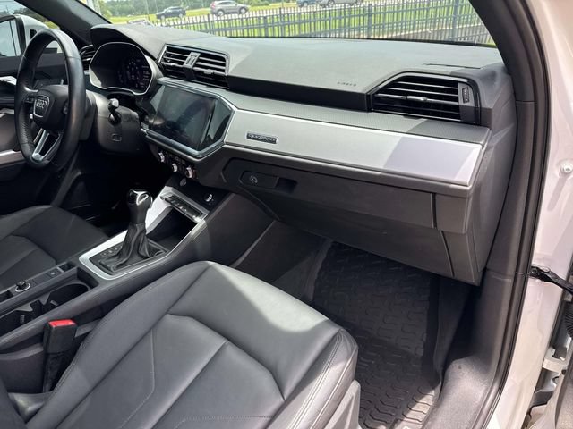 Used 2020 Audi Q3 2.0T Premium w/ Convenience Package AWD/4WD image 19