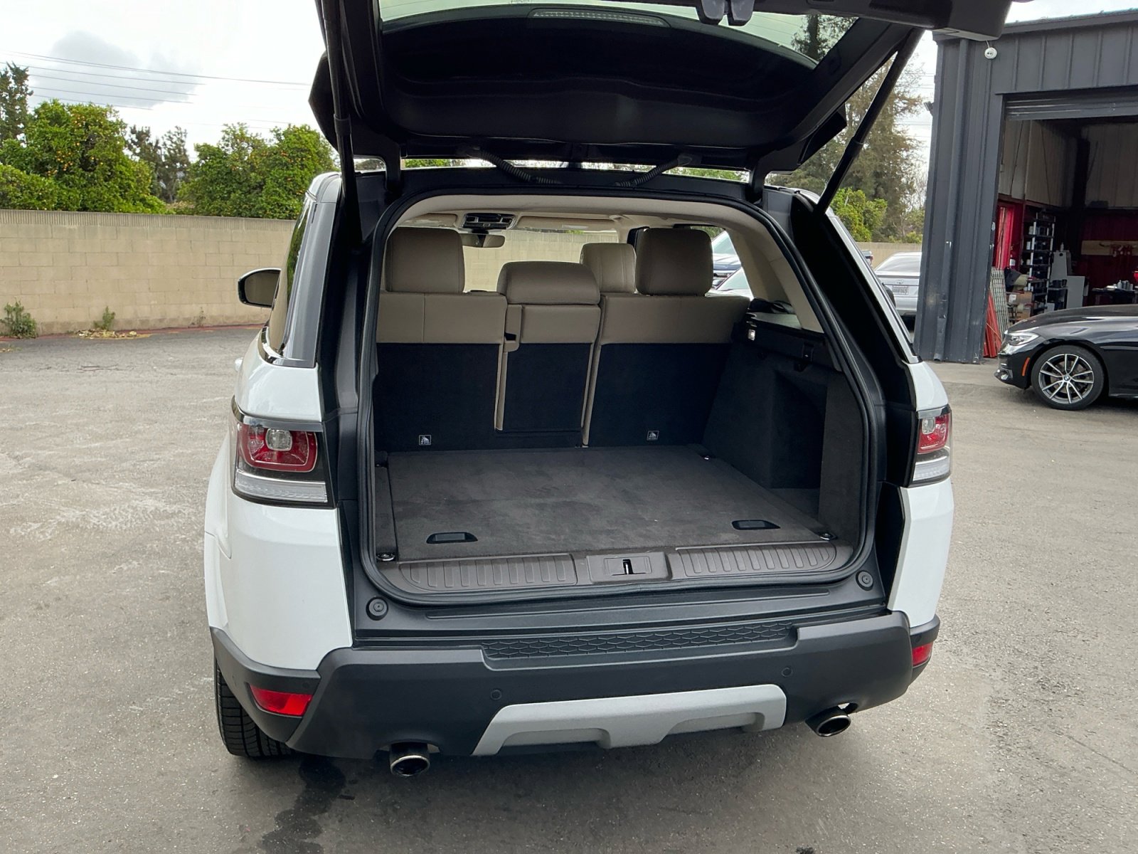 Used 2017 Land Rover Range Rover Sport HSE AWD/4WD image 25