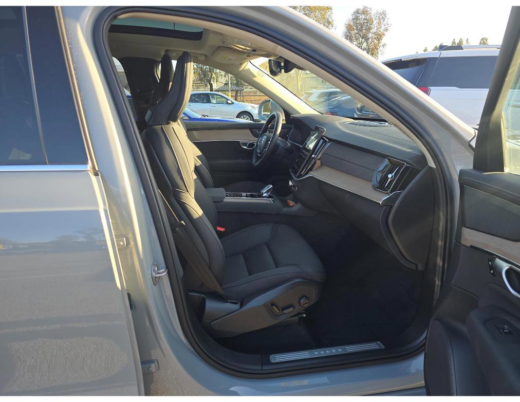 Used 2025 Volvo XC90 T8 Plus w/ Protection Package Premier AWD/4WD image 8