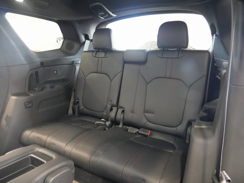 Used 2025 Honda Pilot Black Edition image 24